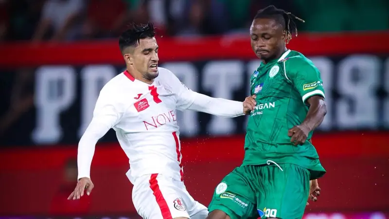 الدوري المغربي - الرجاء يتعثر أمام الفتح.. ونهضة بركان ينجو من خسارة مفاجئة