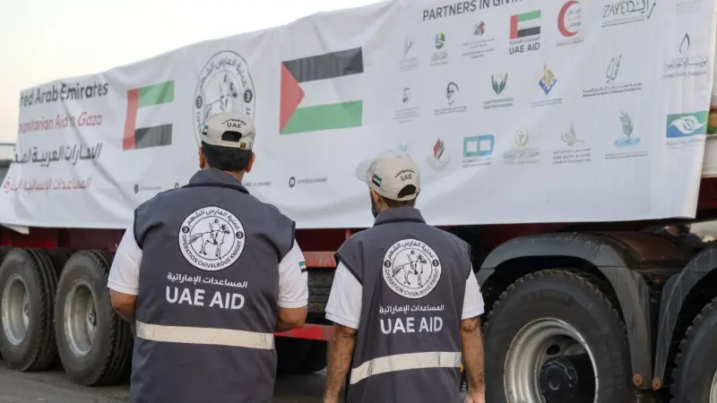 "الفارس الشهم 3".. دخول 5 قوافل إماراتية على متنها 800 طن مواد إغاثية لغزة