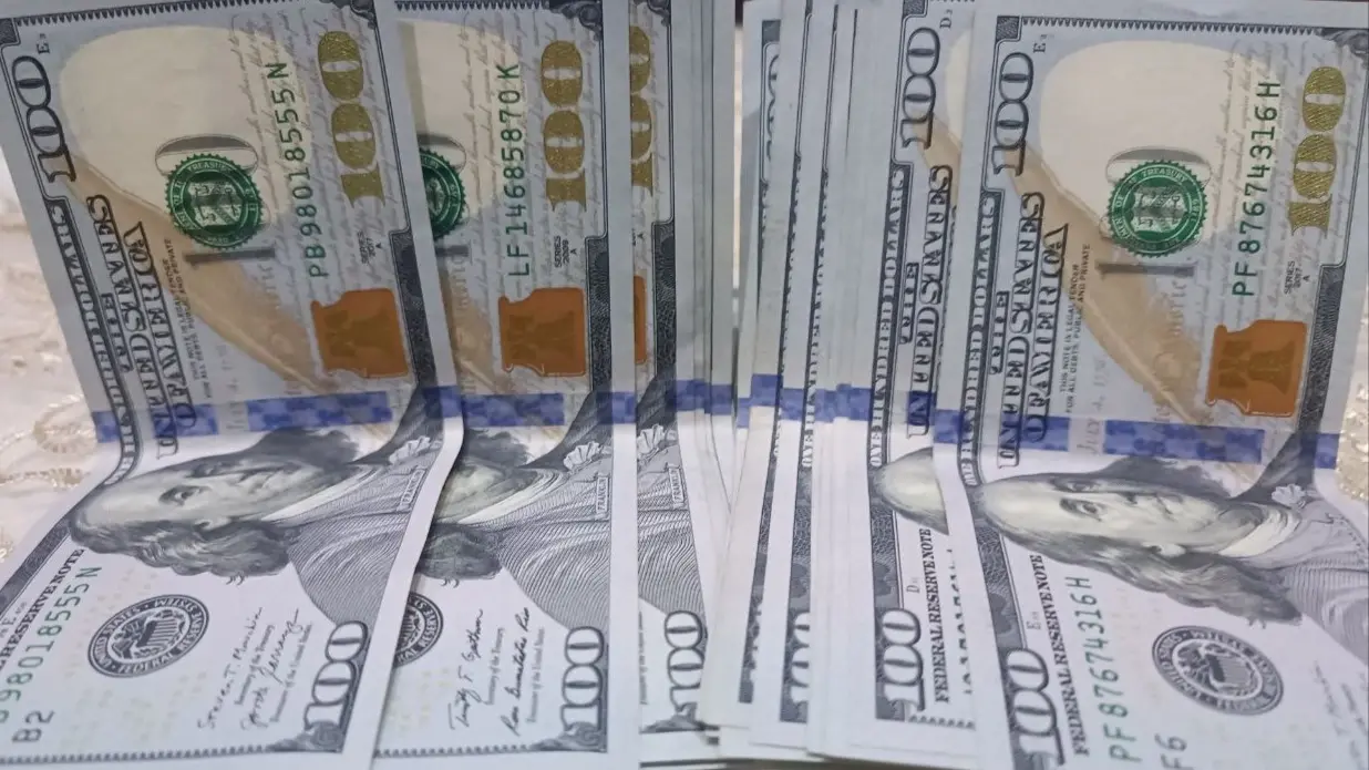 تراجع جديد في سوق الدولار الموازي بسوريا مع تحسن الليرة تراجع جديد في سوق الدولار الموازي بسوريا مع تحسن الليرة