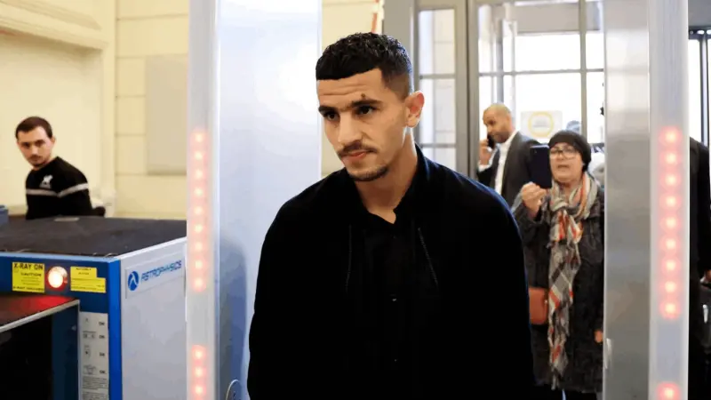 ما سبب حبس اللاعب الجزائري يوسف عطال؟