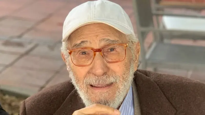 تفاصيل الحالة الصحية للفنان عبد الرحمن أبو زهرة.. نجله يعلن دخوله العناية المركزة