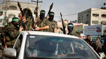 صحيفة إسرائيلية: لا انسحاب من غزة قبل نزع سلاح "حماس"