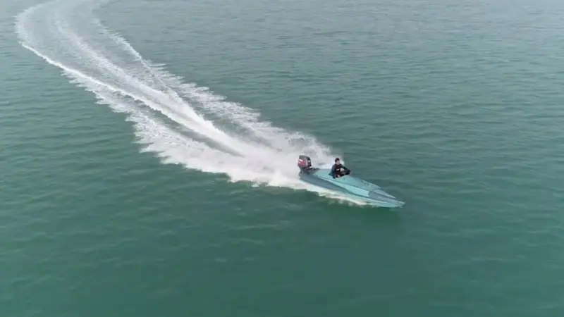 الجيش الأميركي يدمّر زورقين حوثيين في البحر الأحمر