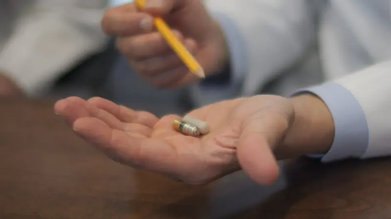 فيديو - كبسولة تُراقب التنفس وضربات القلب.. ما التفاصيل؟