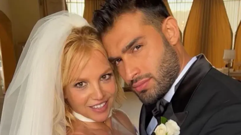 ما هي ديانة سام أصغري زوج بريتني سبيرز الذي طلب الطلاق منها؟