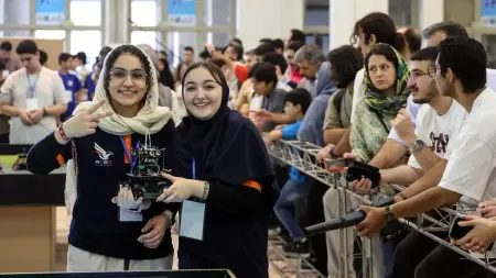 الروبوتات تفتح الطريق أمام طموحات فتيات إيرانيات في التكنولوجيا