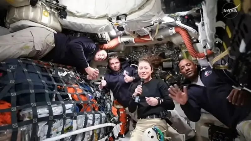 الخبز قد يتحول إلى مادة خطيرة.. ماذا يأكل رواد الفضاء؟