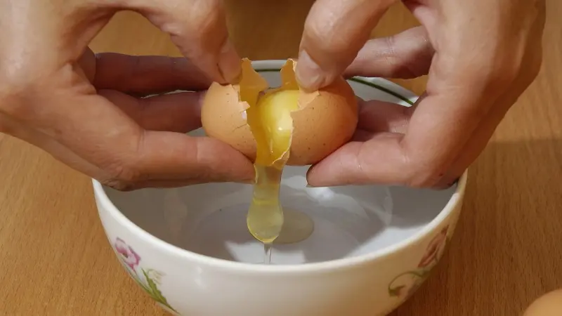 كم نسبة السعرات الحرارية في البيض؟