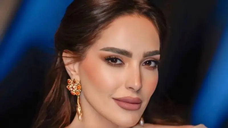 من أهرامات الجيزة إلى قصر عابدين.. عبير نعمة تواصل تألقها في مصر