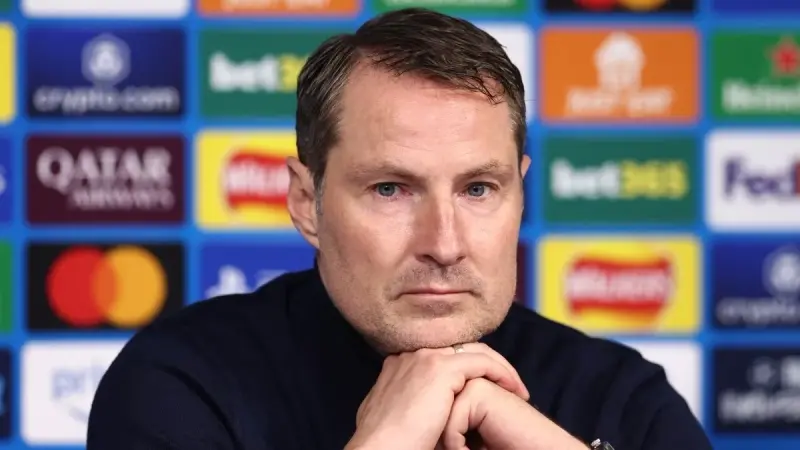 مدرب فينورد يحذر من رد فعل مانشستر سيتي