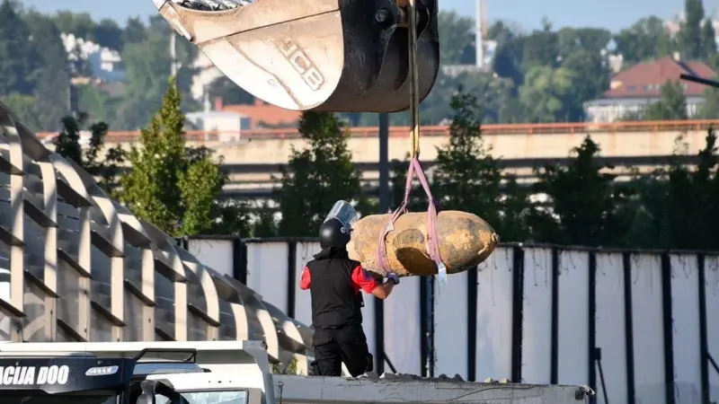 تعود للحرب العالمية الثانية.. صربيا تبطل مفعول قنبلة بريطانية