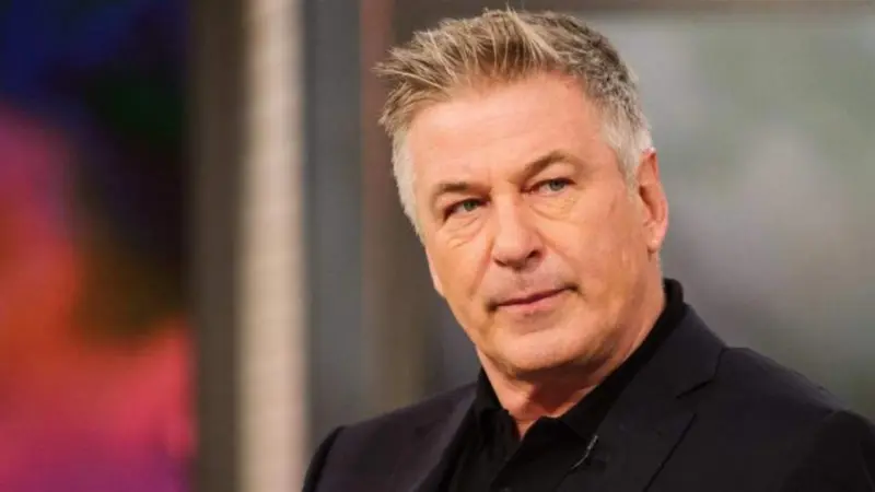 بعد حادثة القتل.. قرار جديد بشأن فيلم "راست" لـ أليك بالدوين