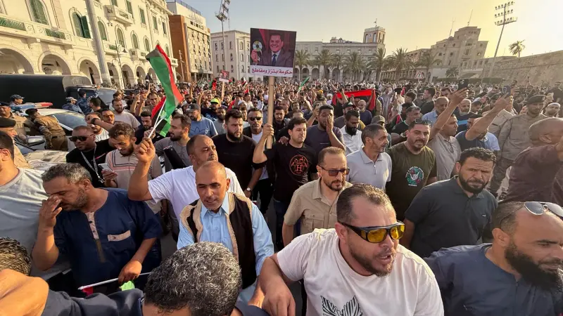 "مراوغة سياسية".. ماذا وراء مبادرة الدبيبة لاحتواء التظاهرات في ليبيا؟