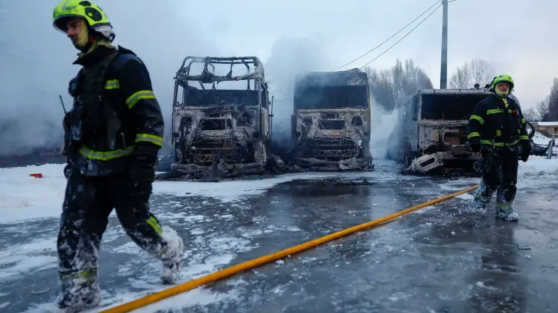 زيلينسكي يطلب المساعدة.. انقطاع الكهرباء عن آلاف المنازل في أوكرانيا