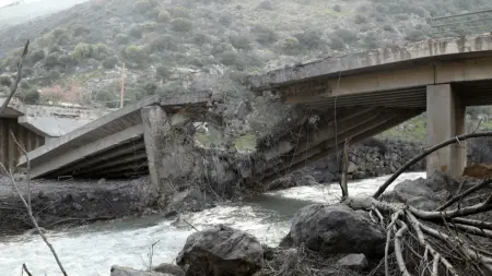 إسرائيل تعلن تدمير جسرين على نهر الليطاني في لبنان