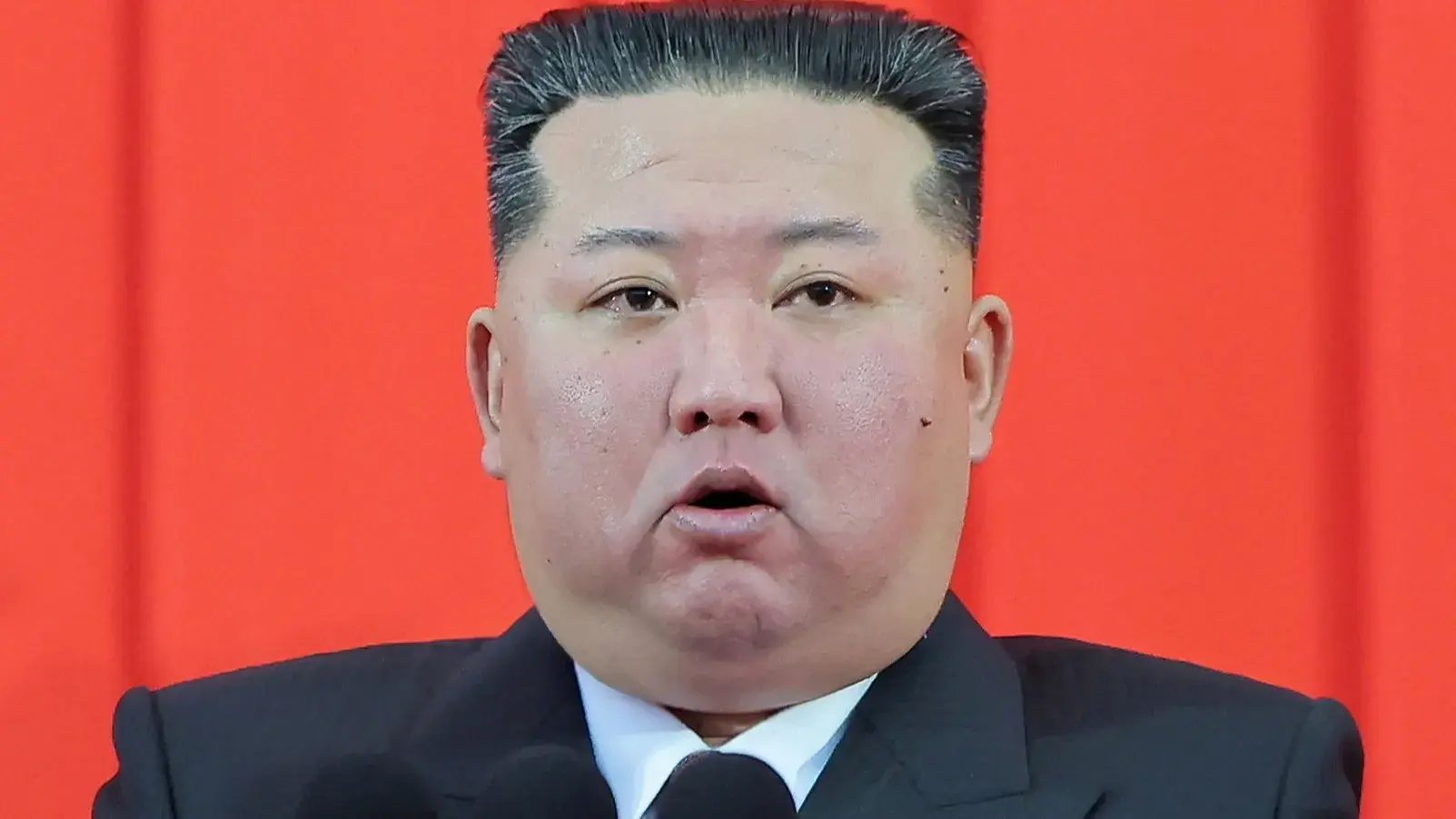 كيم يشيد بالقوات الكورية الشمالية "المنتشرة في الخارج" (رويترز) كيم يشيد بالقوات الكورية الشمالية "المنتشرة في الخارج" (رويترز)