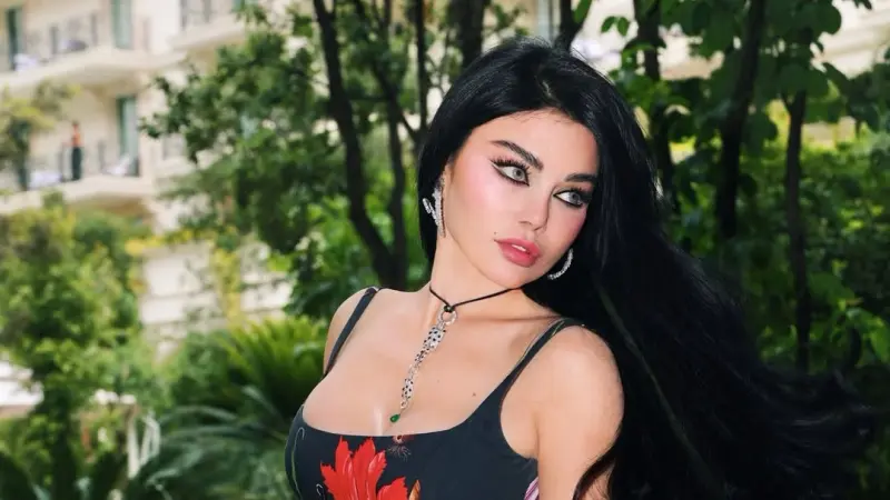 هيفاء وهبي تخطف الأنظار من الريفيرا الفرنسية إلى مهرجان كان