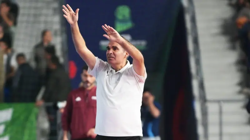 صانع نهضة منتخب المغرب لكرة الصالات.. من هو هشام الدكيك؟