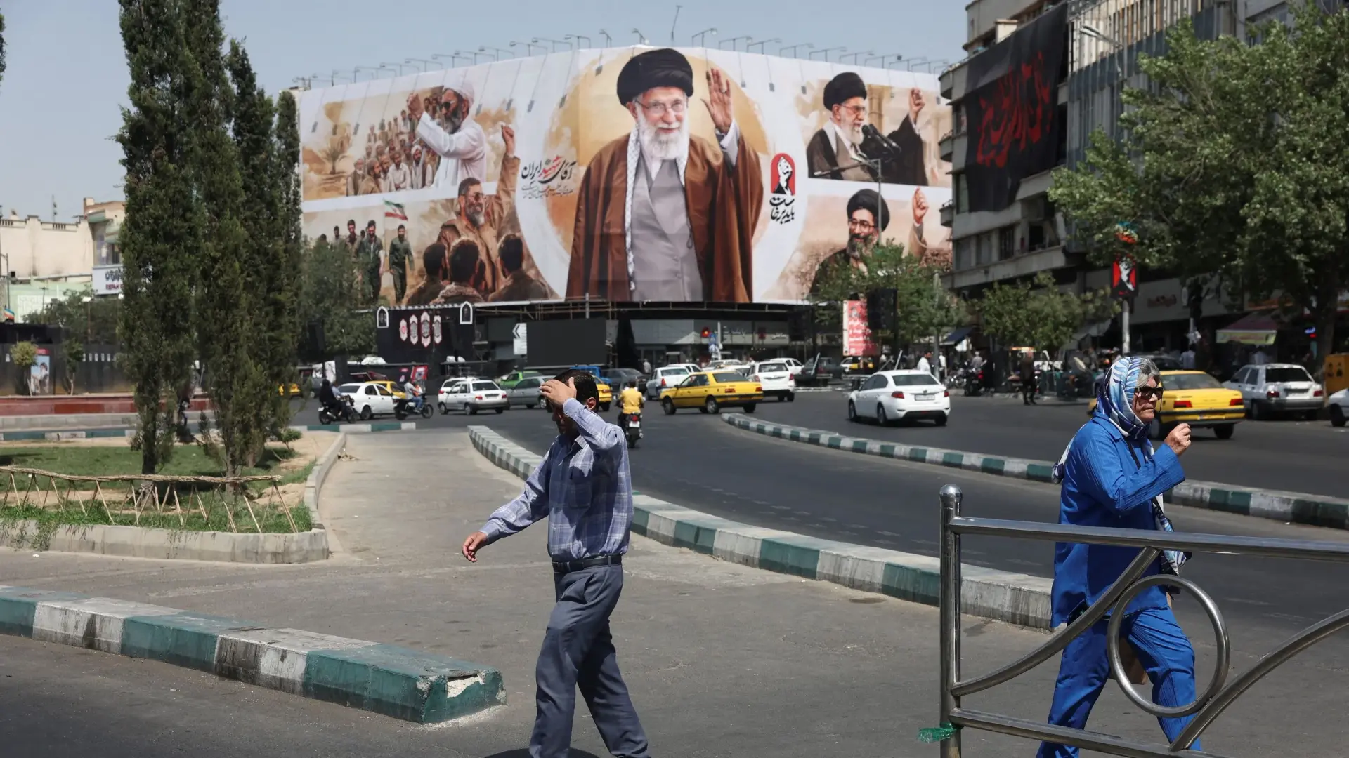 مسلحون مجهولون قتلوا إمام وخطيب أهل السنة في أحد مساجد بلدة ميرجاوه الحدودية (رويترز) مسلحون مجهولون قتلوا إمام وخطيب أهل السنة في أحد مساجد بلدة ميرجاوه الحدودية (رويترز)
