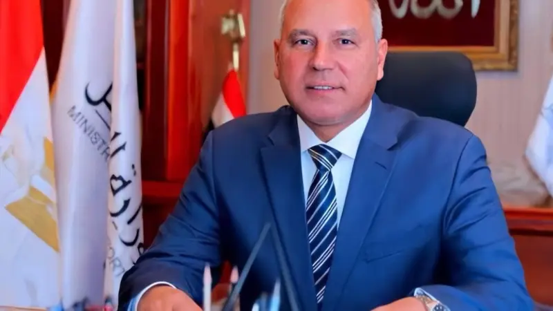 ما حقيقة إقالة وزير النقل المصري كامل الوزير؟