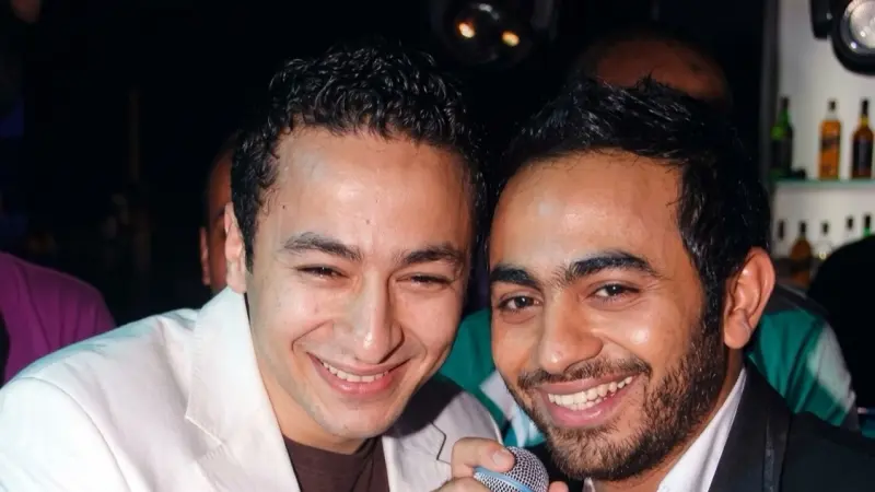 تامر حسني يرد على حمادة هلال وينهي الخلاف برسالة ود