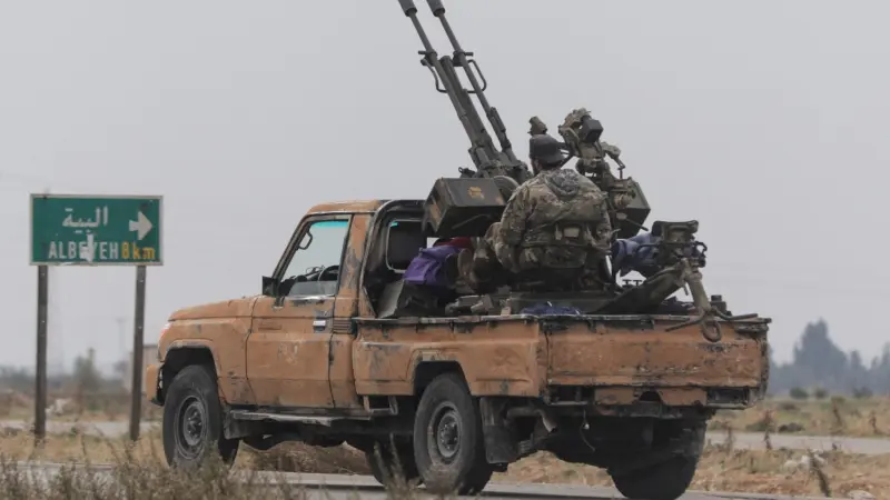 المشهد باختصار: الفصائل تعلن بدء "تطويق" دمشق.. وهل اقتربت صفقة الأسرى في غزة؟