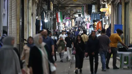 تقرير يكشف.. انهيار الاقتصاد الإيراني تحت الضغط الأميركي