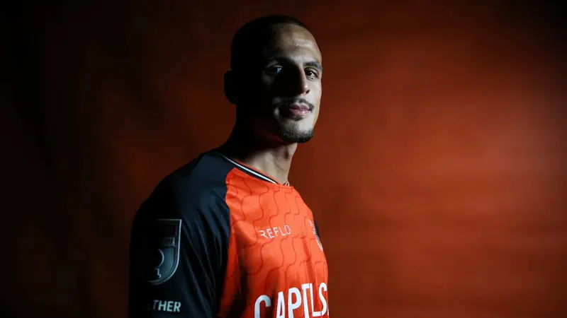 تفاصيل انتقال العراقي علي الحمادي إلى لوتون تاون الإنجليزي