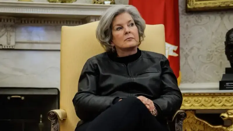 انتحل شخصيتها.. قرصنة هاتف كبيرة موظفي البيت الأبيض