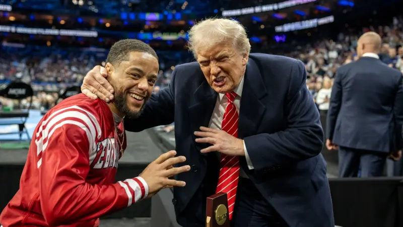 فيديو - ترامب يثير صيحات الاستهجان في بطولة للمصارعة