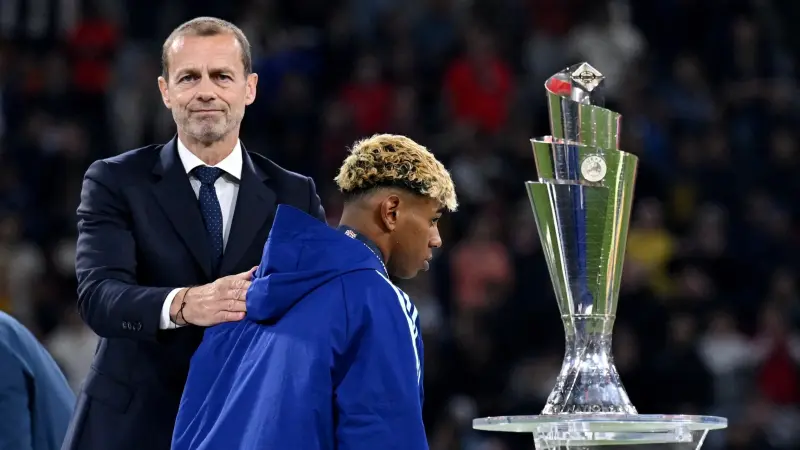 أزمة تشيفرين وإنفانتينو.. لماذا يغيب رئيس "يويفا" عن نهائي مونديال الأندية؟