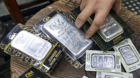 related_news_inside_blogsتوقعات أسعار الفضة الأيام القادمة.. المعدن الأبيض يحتاج دفعة للمسار الصاعد