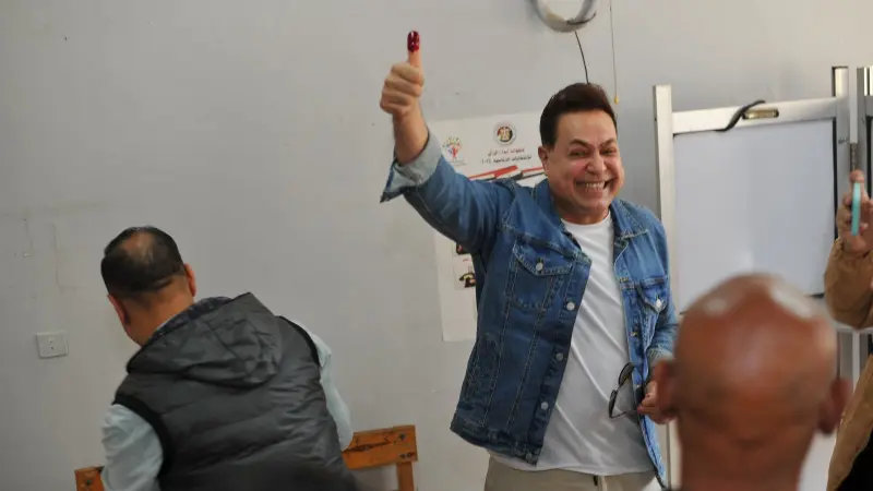 صور - مشاهير مصر يدلون بأصواتهم في انتخابات الرئاسة المصرية
