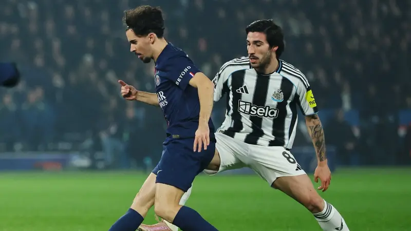 مدرب نيوكاسل يعلق على مستقبل تونالي بعد أنباء اهتمام أرسنال