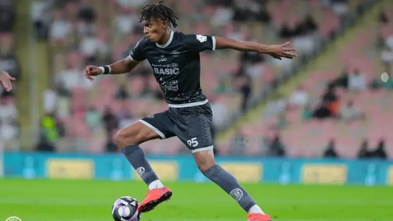 الأهلي ونيوم يحسمان صفقة أيمن فلاته في الانتقالات الشتوية