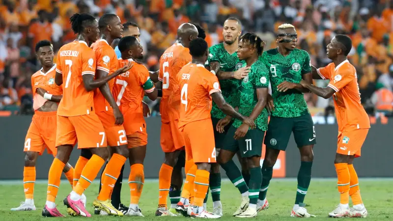 القنوات الناقلة لمباراة نيجيريا ضد الغابون اليوم في ملحق تصفيات كأس العالم 2026 إفريقيا مع الموعد