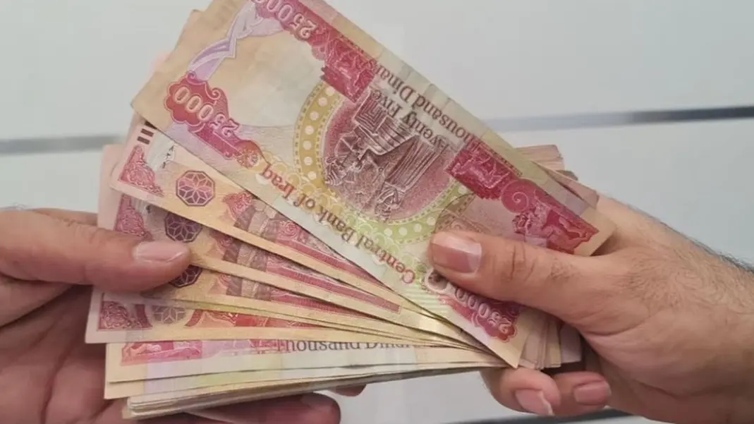 الدينار العراقي يتماسك في السوق السوداء عقب ارتفاع كبير للدولار الدينار العراقي يتماسك في السوق السوداء عقب ارتفاع كبير للدولار