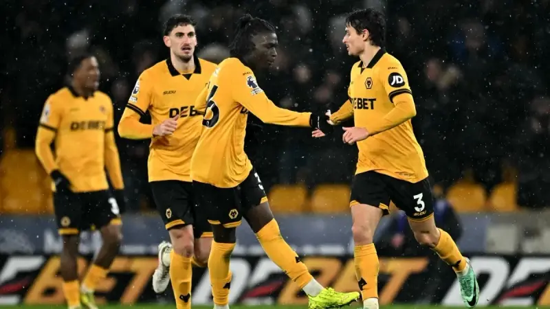 الدوري الإنجليزي - تأكد هبوط ولفرهامبتون إلى "التشامبيونشيب" بعد تعادل وست هام مع كريستال بالاس