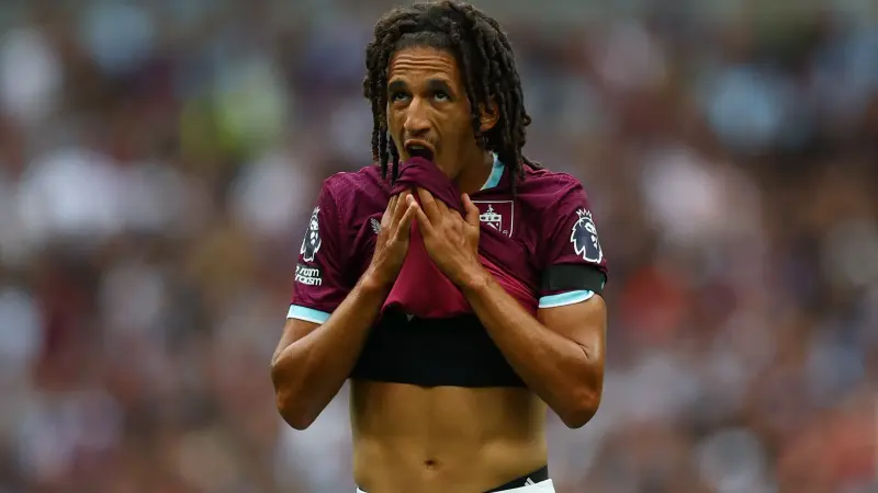 شرطة إنجلترا تُحقق في حادثة "بصق" على نجم منتخب تونس حنبعل مجبري