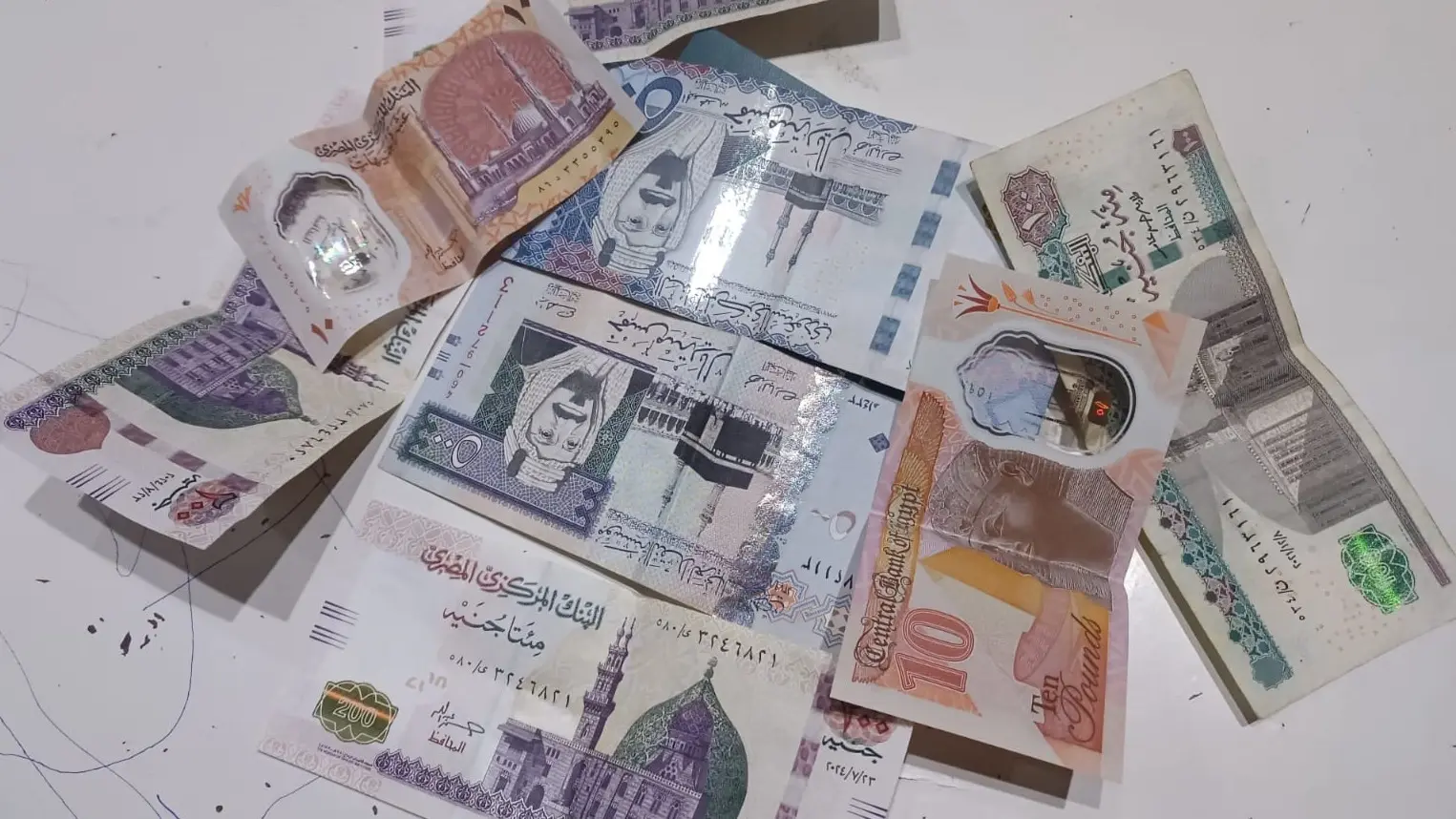 سوق صرف الريال السعودي يشهد حالة من الحذر والترقب سوق صرف الريال السعودي يشهد حالة من الحذر والترقب