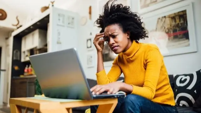 تحذير.. هذا ما يحدث للدماغ أثناء مكالمات "زووم"