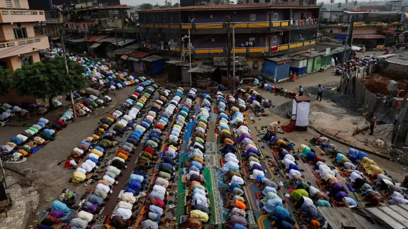 المشهد باختصار: المسلمون يحتفلون بعيد الأضحى.. وهذه قصة خلاف ترامب وماسك