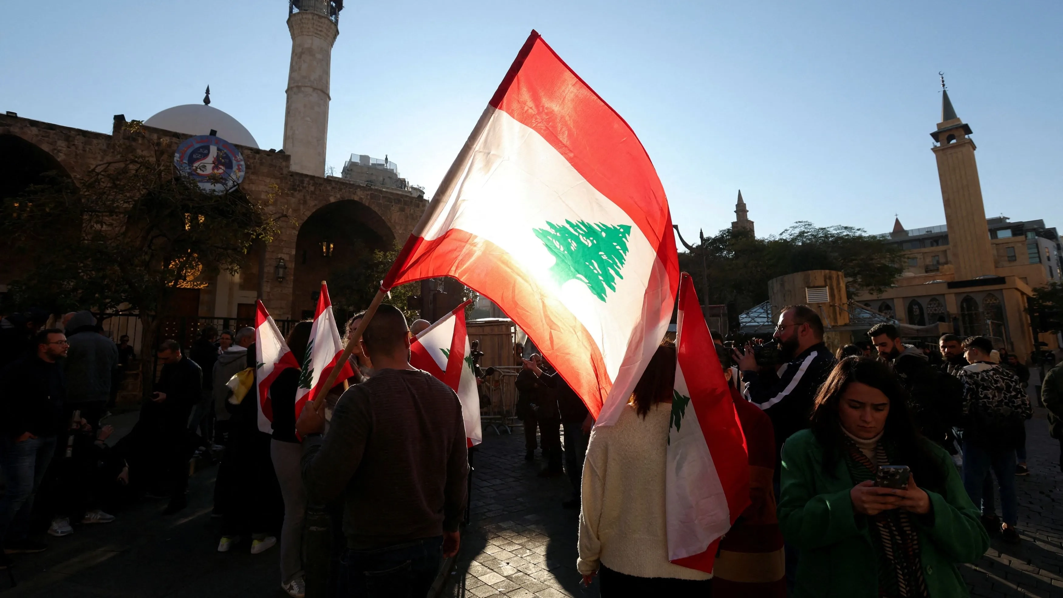 موقف رجي يكشف توترا متصاعدا في العلاقات بين لبنان وإيران 