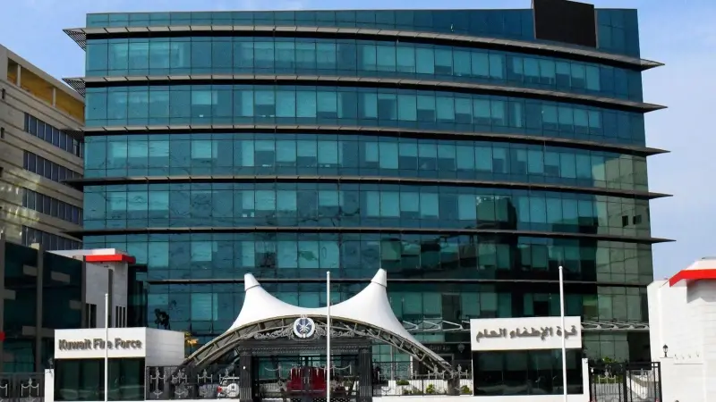 الكويت تعلن السيطرة على حرائق اندلعت جراء هجمات إيرانية