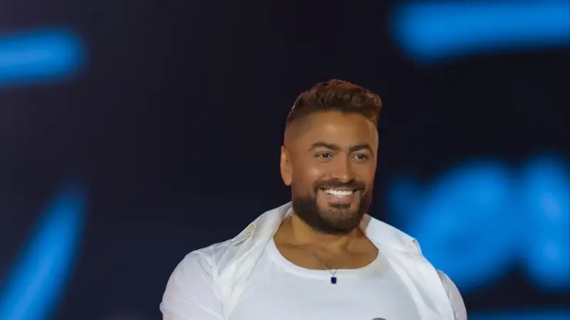 ممنوع من الحركة.. آخر تطورات الحالة الصحية للفنان تامر حسني