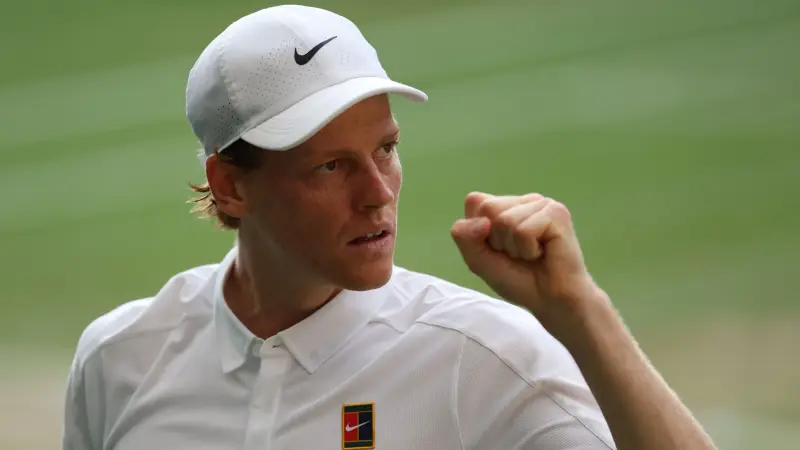 يانيك سينر.. نجم التنس المتواضع الذي اعتلى عرش ويمبلدون 2025