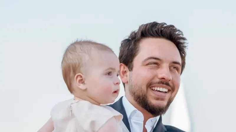 تهنئة مميزة من الملكة رانيا لولي عهد الأردن في عيد ميلاده.. ما علاقة ابنته؟