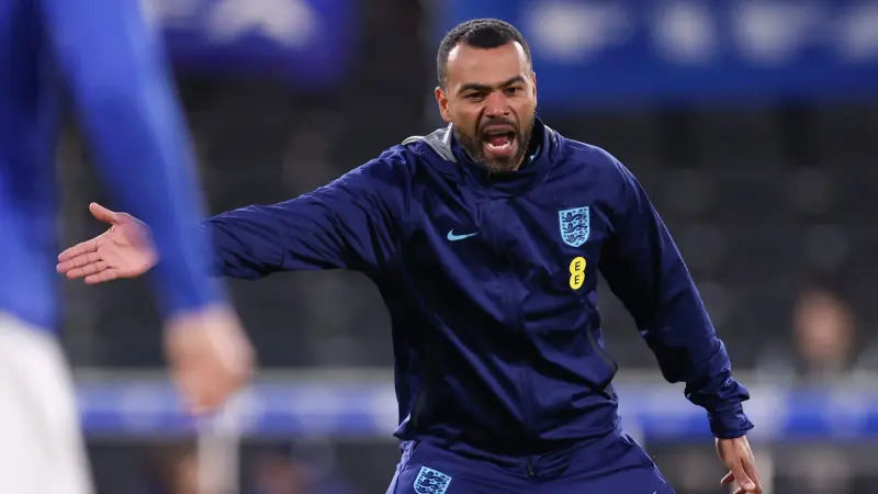 نجم أرسنال وتشيلسي السابق يبدأ تجربته التدريبية من بوابة الدرجة الـ2 الإيطالية