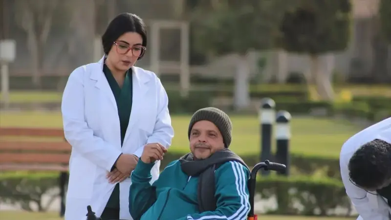 كم عدد حلقات مسلسل شهادة معاملة أطفال؟.. عبد الستار الكف يستغل التكنولوجيا بعد عودته من الغيبوبة