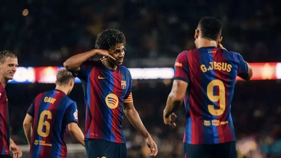 الانسجام داخل غرفة ملابس برشلونة.. سر نجاح فليك في موسمه الـ3 (إكس) الانسجام داخل غرفة ملابس برشلونة.. سر نجاح فليك في موسمه الـ3 (إكس)